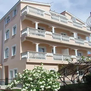 rooms-and-apartments-ana.hotelinzadar.com/